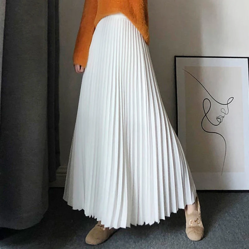 pleated skirt