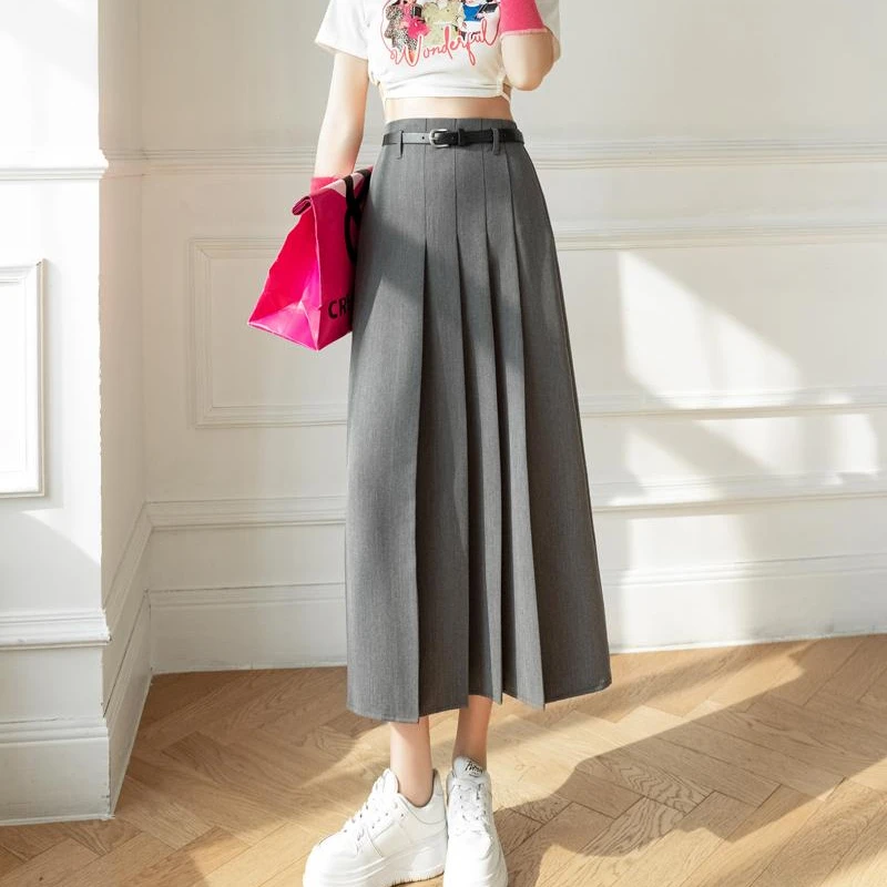 pleated skirt