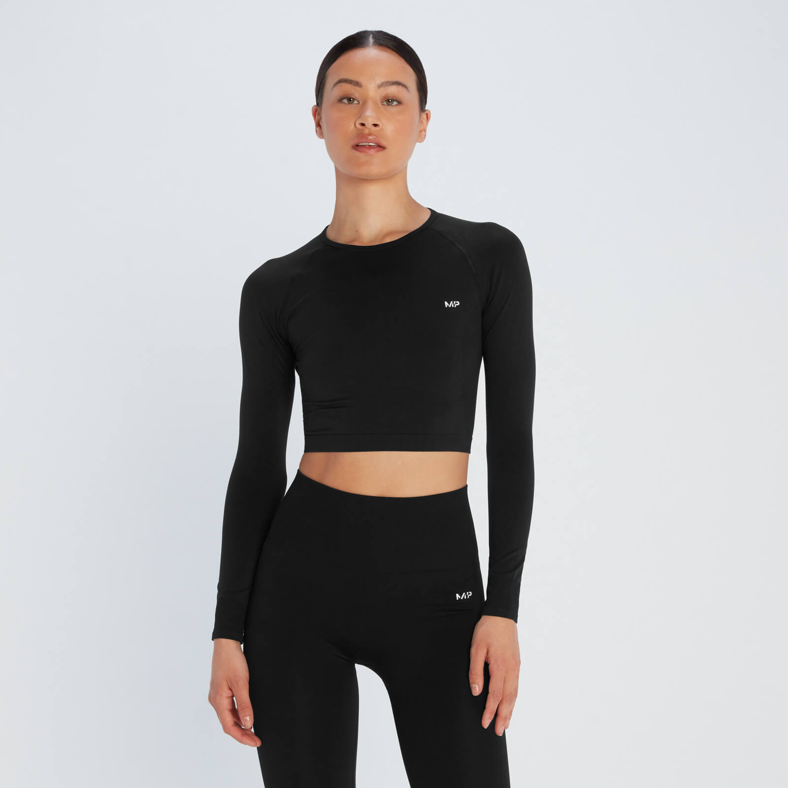 black long sleeve crop top
