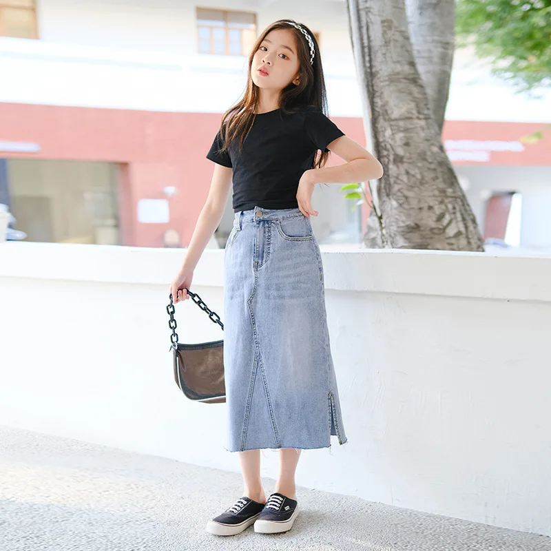 maxi denim skirt outfit