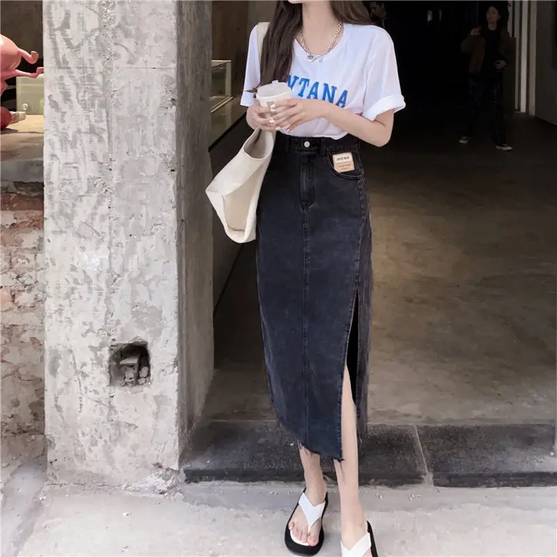 maxi denim skirt outfit