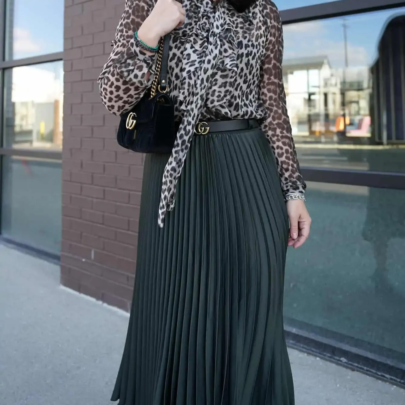 long pleated skirt outfits